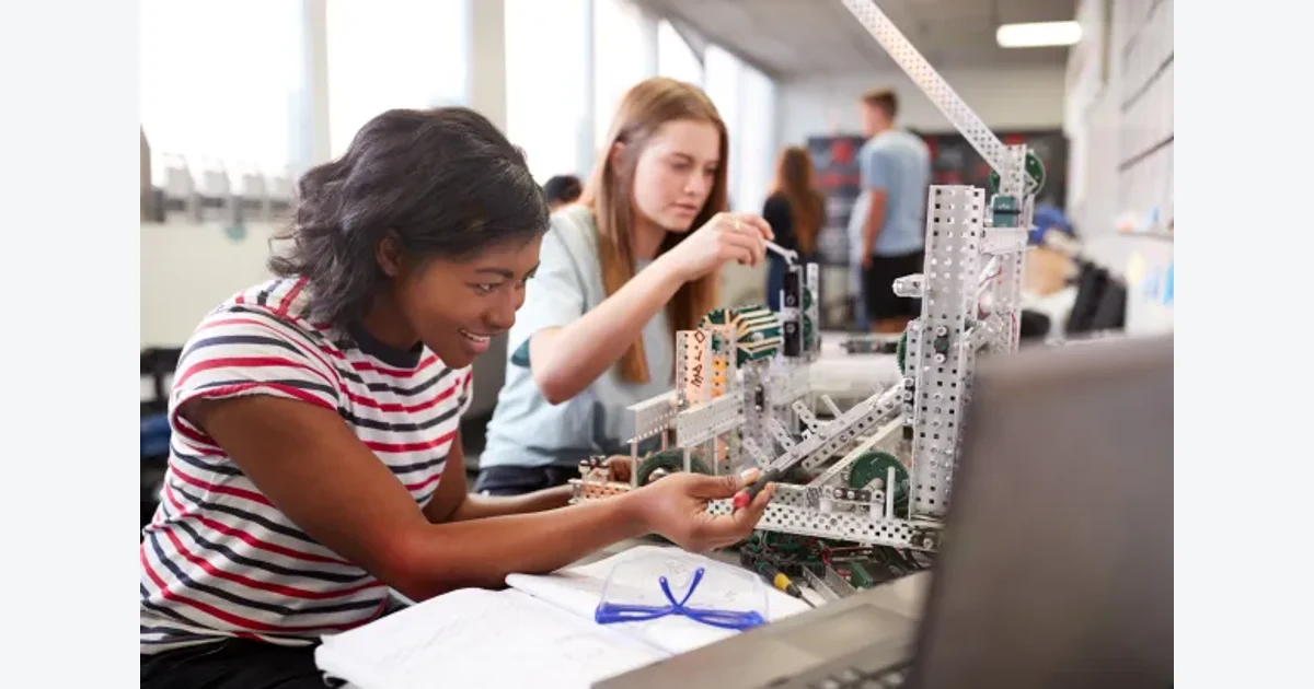 UNESCO-Al Fozan : prix international pour jeunes scientifiques STEM